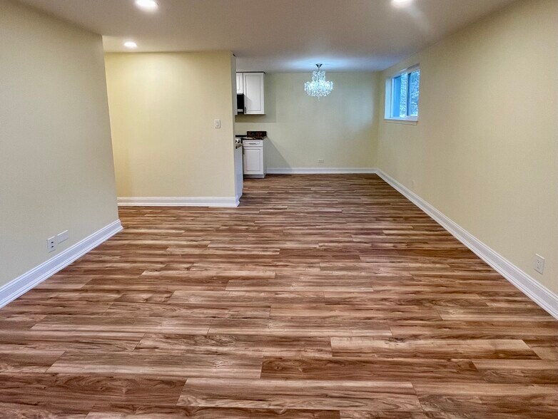 Building Photo - 2375 S Linden Ct