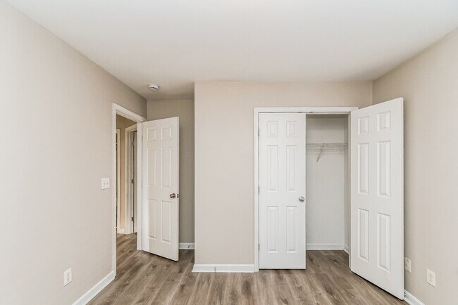 Building Photo - 6021 Herston Rd