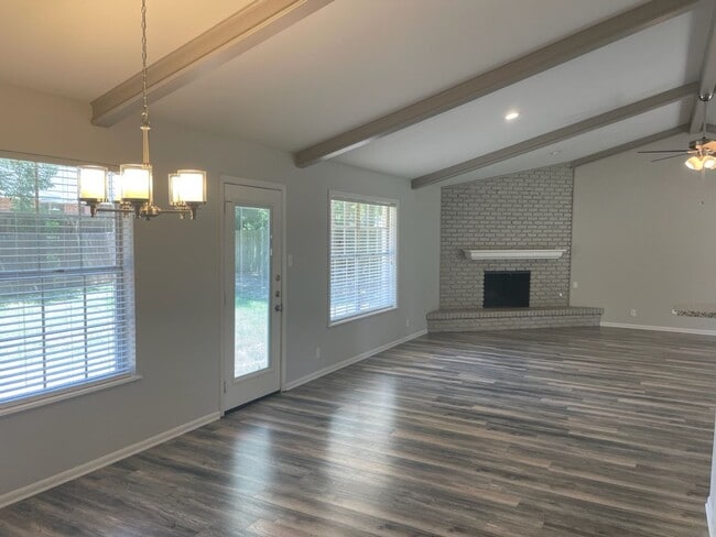 Building Photo - Updated Home Near Rice Elementary!