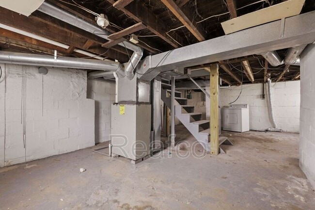 Building Photo - 831 Studer Ave