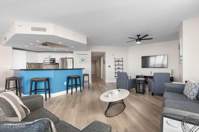 Building Photo - 231 Riverside Dr