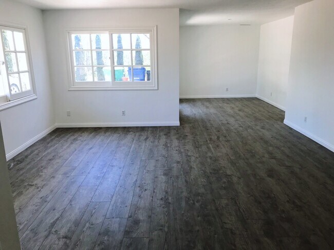 Building Photo - Rare Find! Completely Remodeled 3+ Bedroom, 2.5 Bath Home
