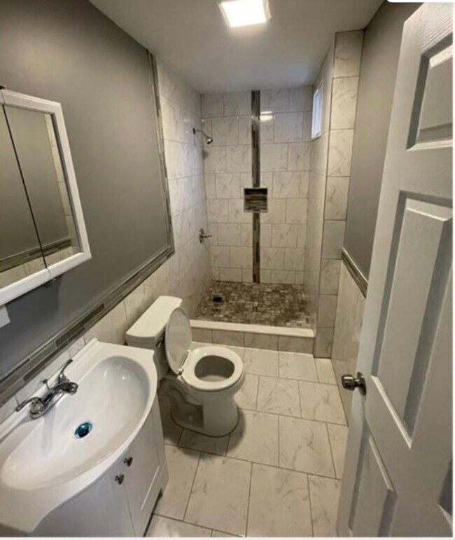 Building Photo - 1839 W North Ave