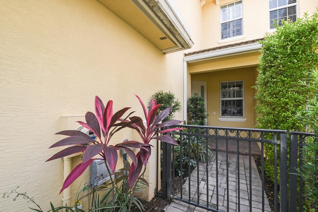 Building Photo - 4644 Cadiz Cir