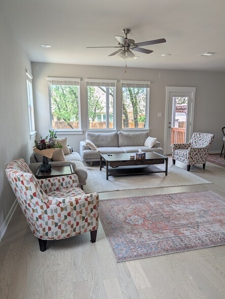 Building Photo - 2316 Calvert Dr