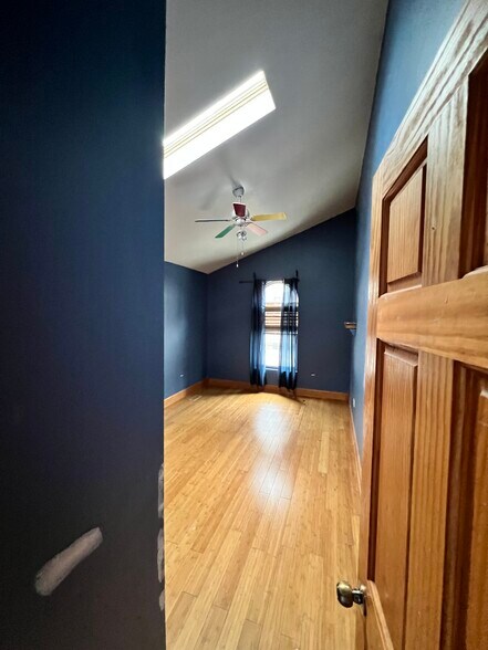 1st bedroom - 1814 W Pershing Rd