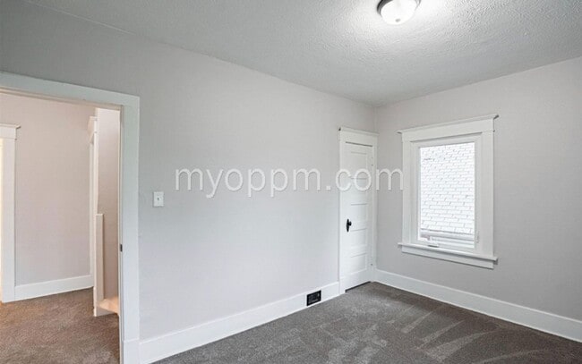 Building Photo - 1512 Binney St