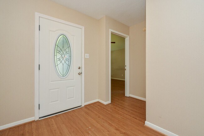 Building Photo - 22811 Market Square Ln