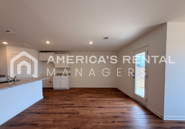 Building Photo - One-Month Free Move-in Special! New Construction Home for Rent in Tuscaloosa, AL! Sign a 13-month...