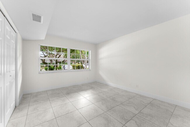 Building Photo - 4240 Oaks Terrace