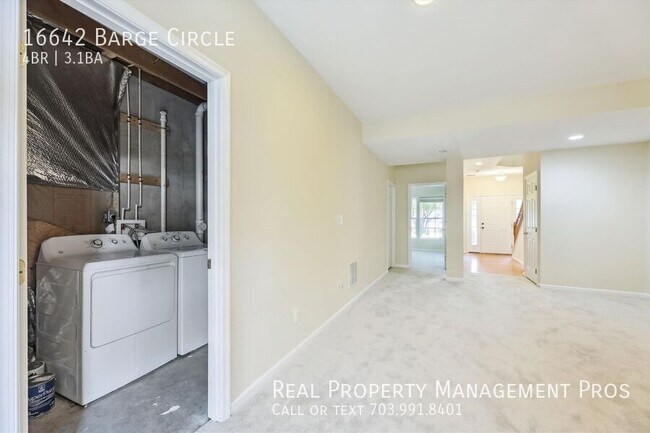 Building Photo - 16642 Barge Cir