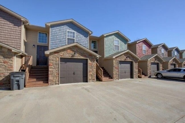 Primary Photo - 1716 Thistlewood Dr