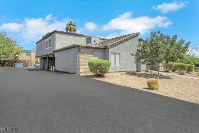 Primary Photo - 1520 Hialeah Dr