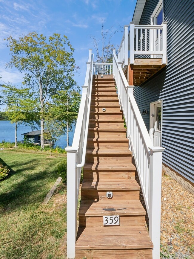 Building Photo - Lake Anna GuestHouse at 361 Robbie