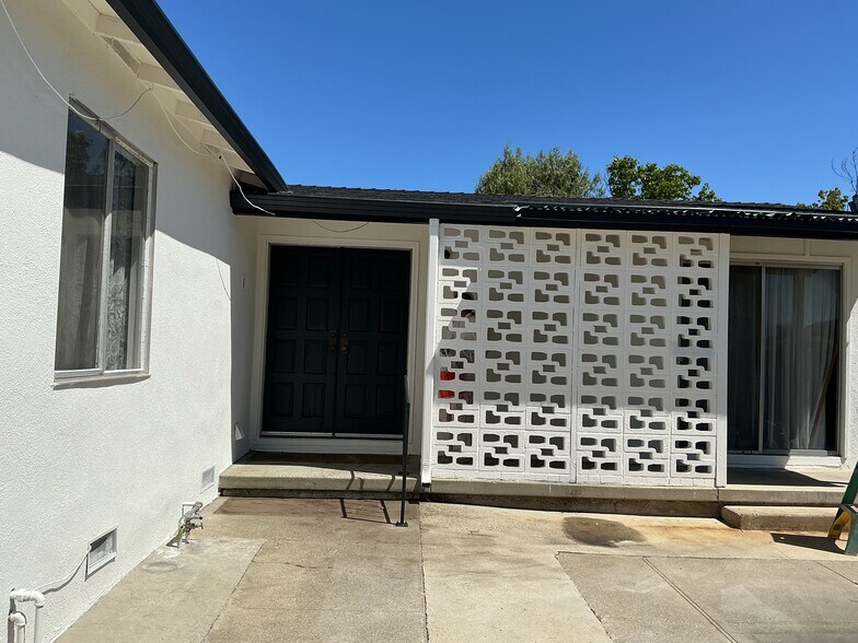 Building Photo - 1843 Foxworthy Ave