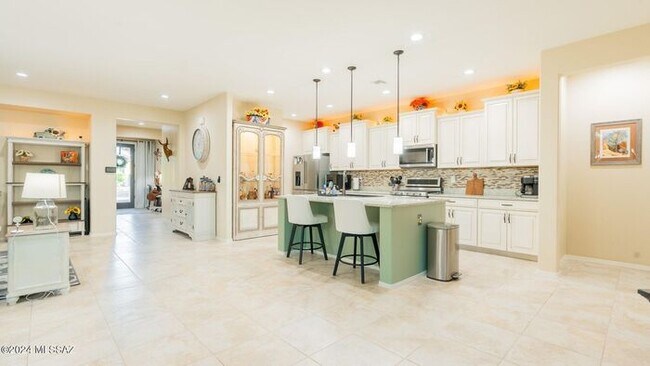 Building Photo - Beautiful Home!