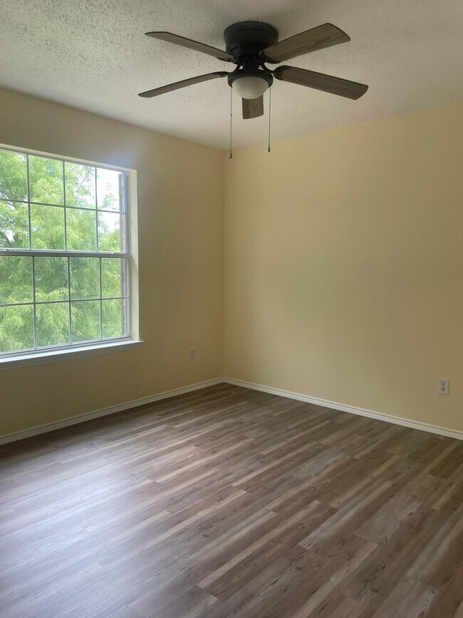 Building Photo - 2108 Northridge Dr