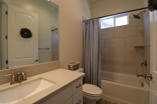 Building Photo - Gated Groves Single Story Home