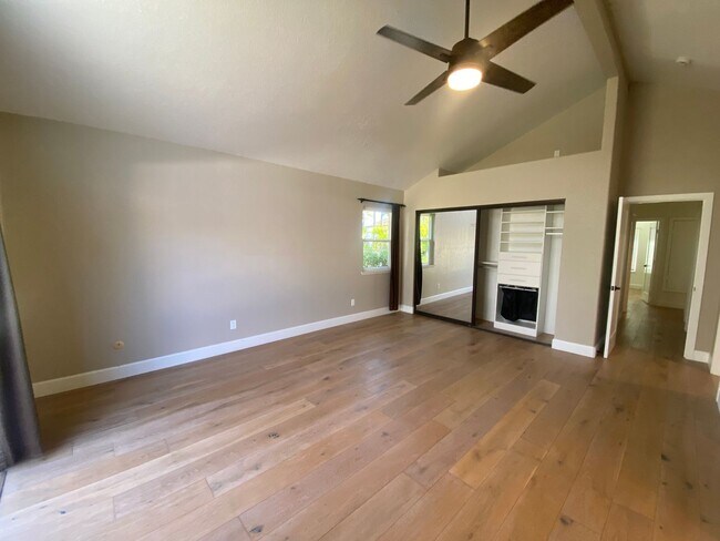 Building Photo - 4 Bedroom Encinitas home with Views!