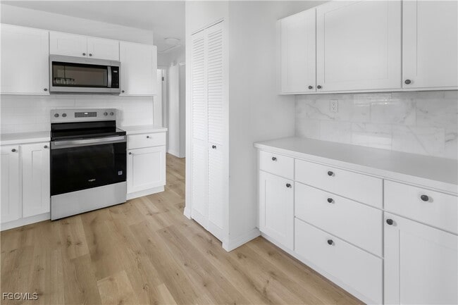 Building Photo - 10697 Holly Rd