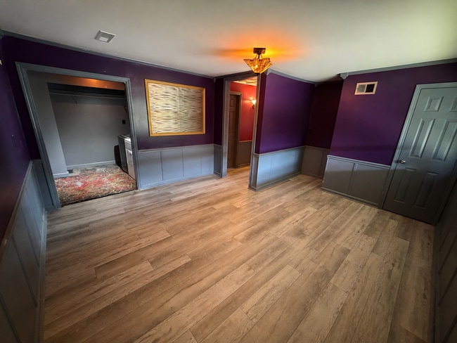 Building Photo - Character-Filled 2 Bedroom Home with Artistic Style