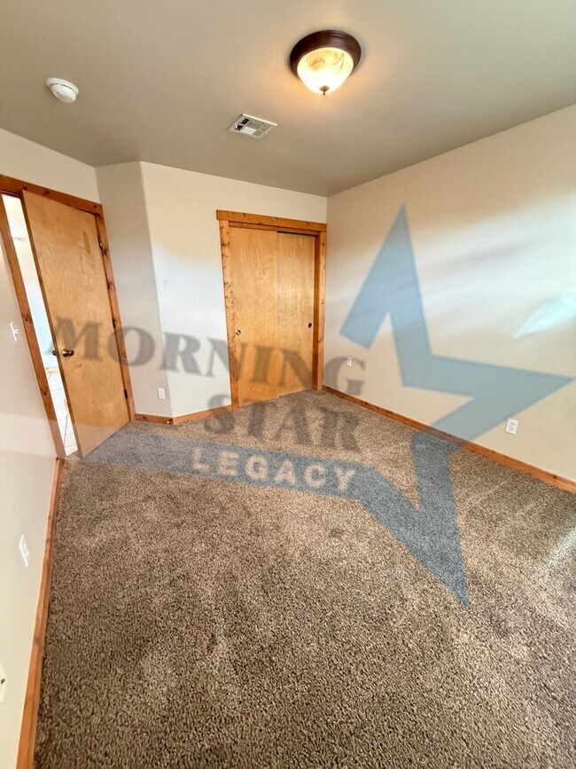 Building Photo - 3008 Escenico Ct
