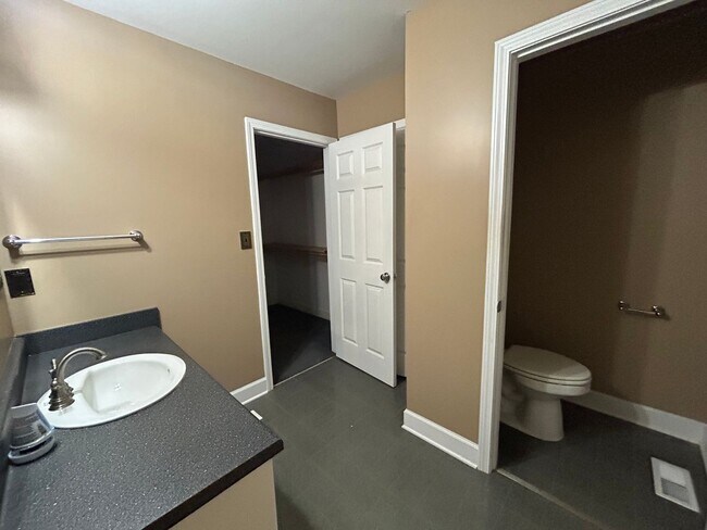 Building Photo - 308 Wynterhall Dr