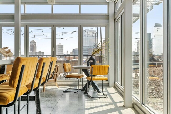 Building Photo - 606 N Washington Ave