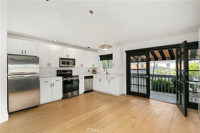 Building Photo - 335 Santa Ana Ave