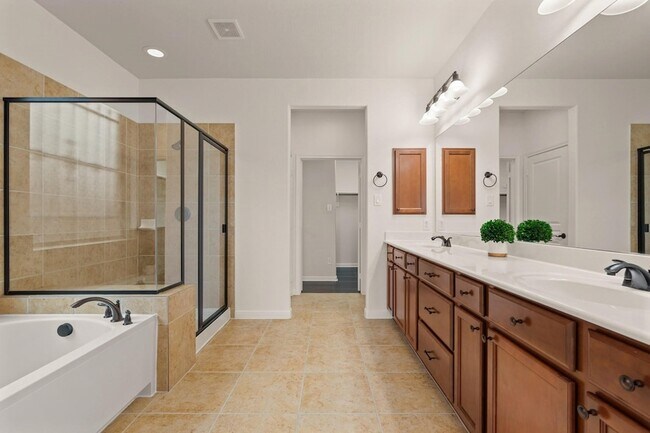 Building Photo - 25935 Foxrun Vista Dr