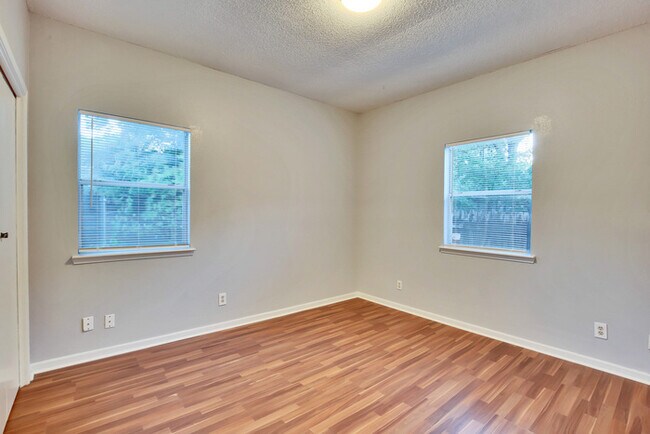 Building Photo - 3113 Robinson Ave