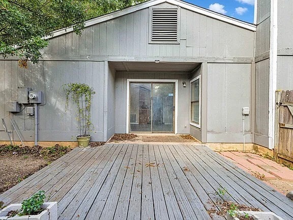 Building Photo - 9910 Village Briar