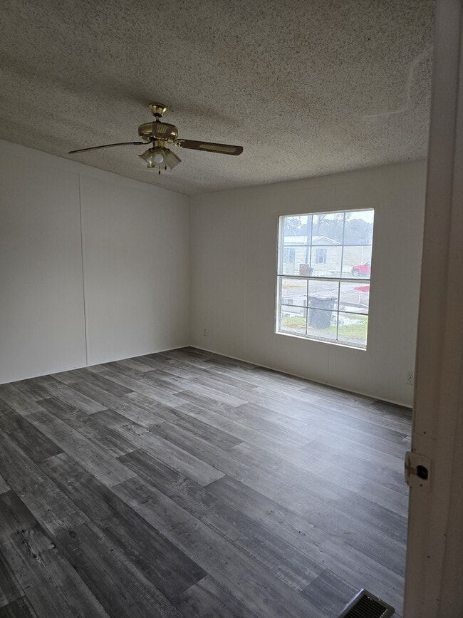 Building Photo - 926 Hollywood Dr