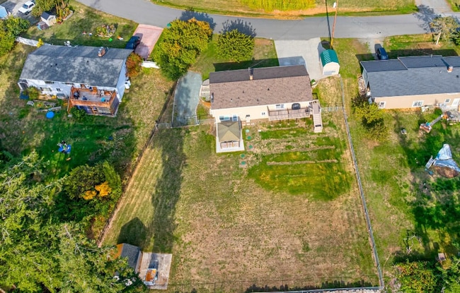 Building Photo - 1372 Orchard Loop