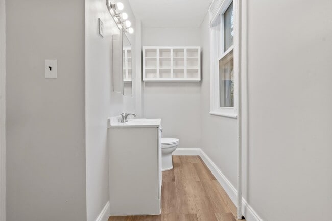 Building Photo - 20 Linden Ct