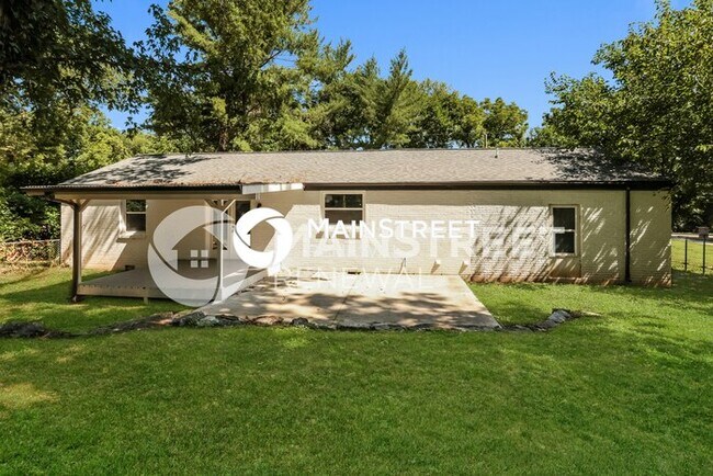 Building Photo - 3 Bedroom Pet-Friendly Home in NASHVILLE, TN with Main Street Renewal