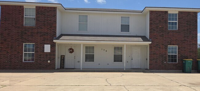 Primary Photo - 176 RYAN Cir