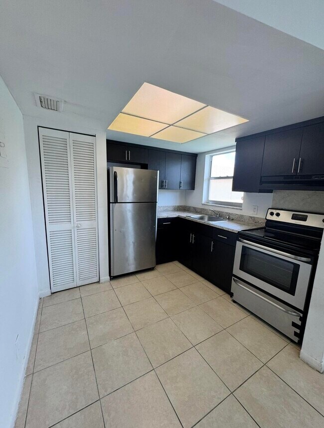 Primary Photo - 101 NE 41st St