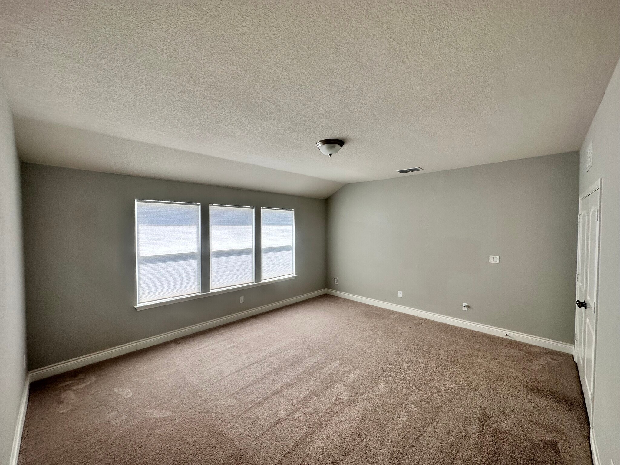 Building Photo - 27348 Caroline Way