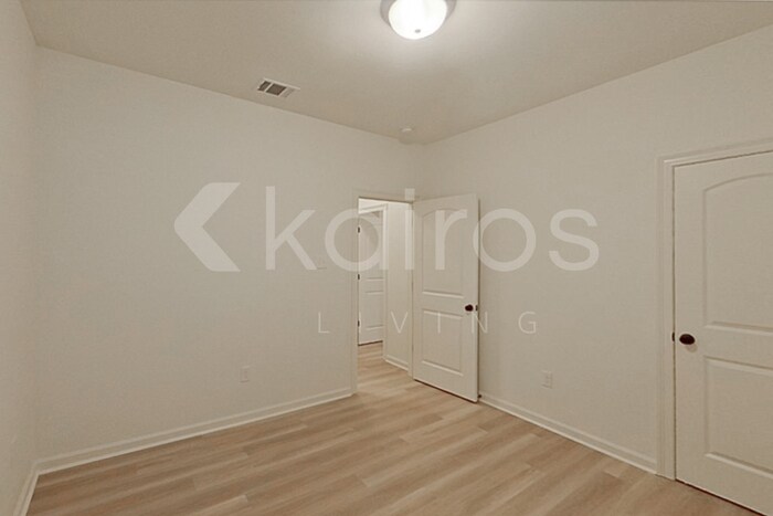 Building Photo - 123 Salvat Dr