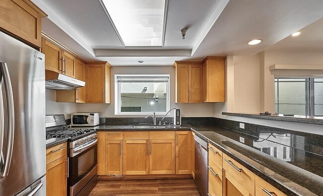 Building Photo - 1036 S Serrano Ave