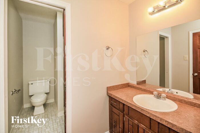 Building Photo - 1592 Envoy Pl