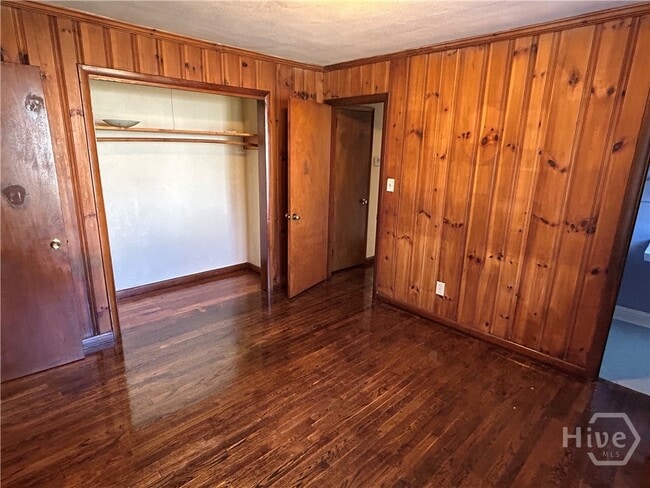 Building Photo - 190 Northcrest Dr