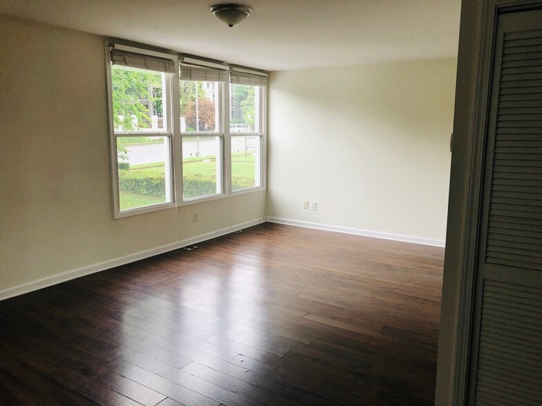 Building Photo - 3831 W End Ave