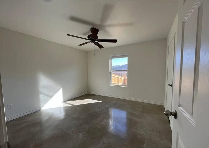 Building Photo - 2316 Alterman Dr