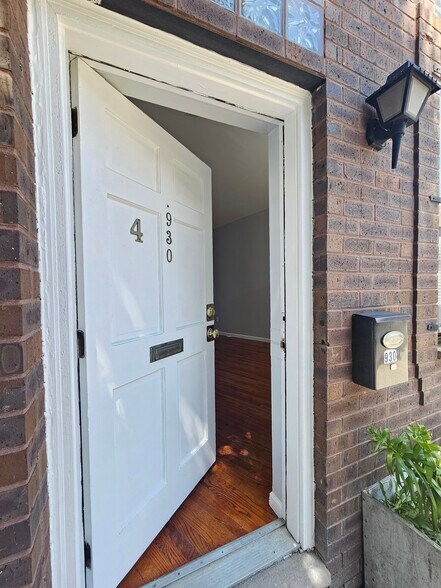 Building Photo - 930 E Passyunk Ave