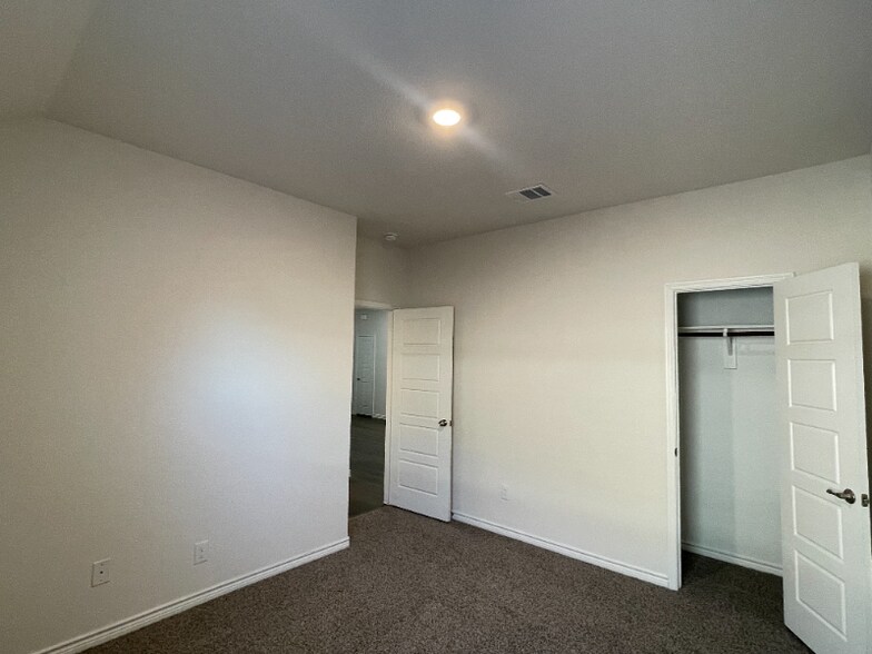 Building Photo - 759 Philadelphia St