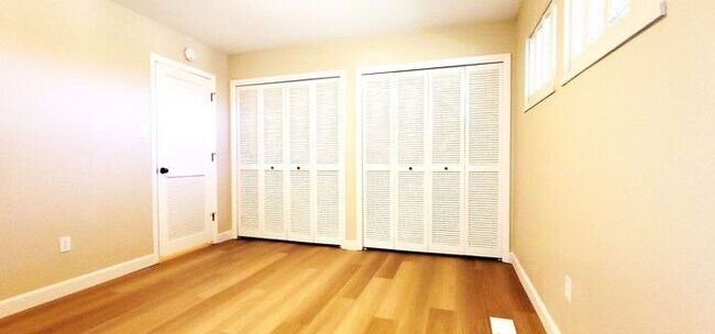 Building Photo - Beautiful 2 Bedroom / 2 Bath Bungalow Next to Hidden Valley Golf Club with Large Private Patio, N...