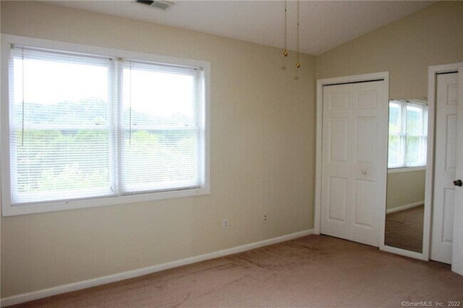 Building Photo - 92 Commodore Commons Ct