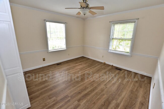 Building Photo - 1633 Country Club Rd